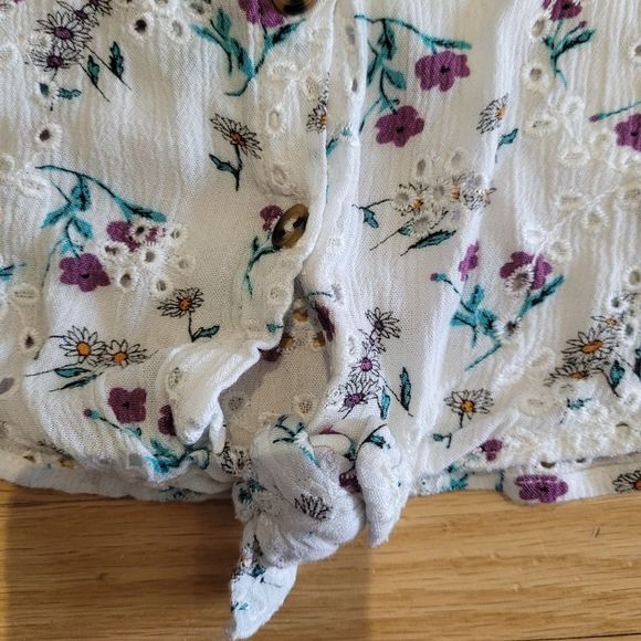 Kismet Crop Tank with Adjustable straps and tie at Waist Large - Picture 7 of 8